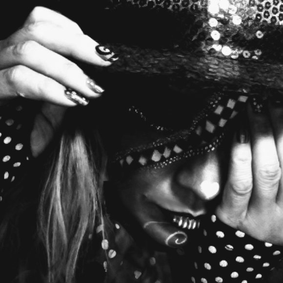 Meet your Posher, Miss Anita - Picture 7 of 11